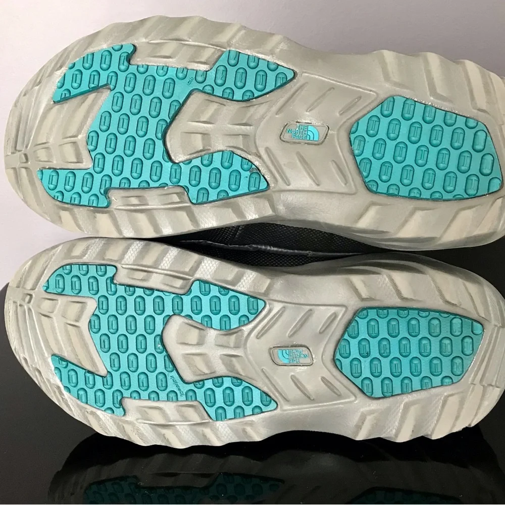 The iconic North Face Bootie is keep your feet warm during cold winter. - Picture 12 of 15